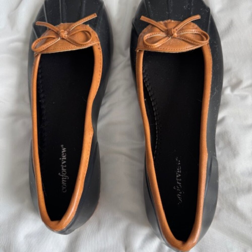 Women's leather flats